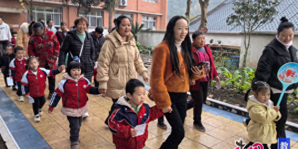 一起“趣”运动 宜宾江安井口幼儿园开展冬季亲子运动会