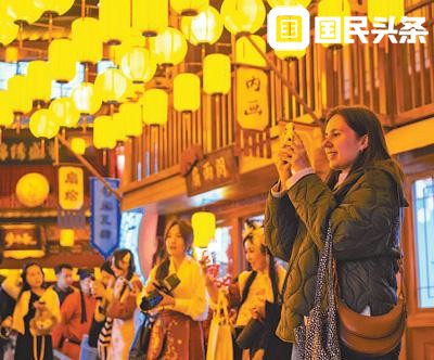 春节假期，外国人来华旅游升温——共享精彩中国年