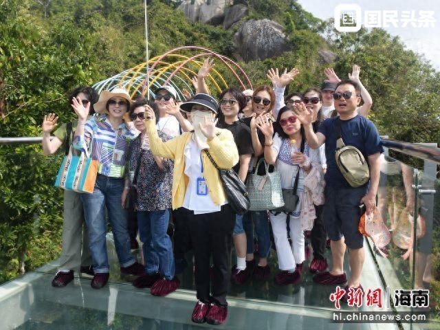 韩国旅游团体验三亚热带雨林游